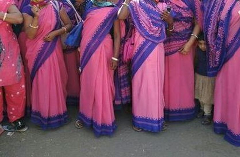 मध्यप्रदेश के इस जिले में आंगनवाड़ी कार्यकर्ता-सहायिकाएं पहन रही फटी-पुरानी ड्रेस, पढ़े पूरी खबर