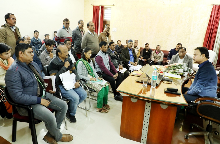Collector took meeting of officer-employees of Nagar nigam katni