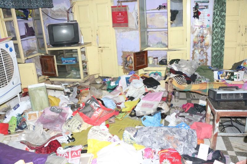 वृद्धा व युवती के मुंह पर स्प्रे छिड़क लूट ले गए नकदी व जेवरात