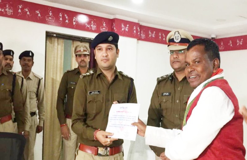 मंत्री कवासी लखमा ने पुलिस टीम को किया सम्मानित, कहा ब्लैकमेल करने वाले आरोपी को दो हजार किमी दूर से पकड़ लाई पुलिस