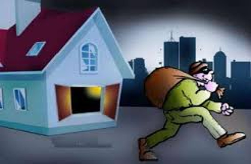 सर्द रात में पुलिस गश्त में ढिलाई : तीन सूने मकानों के ताले टूटे