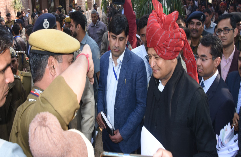 थानाधिकारी की सीएम से गुजारिश- थाने की बिल्डिंग बनवाओ