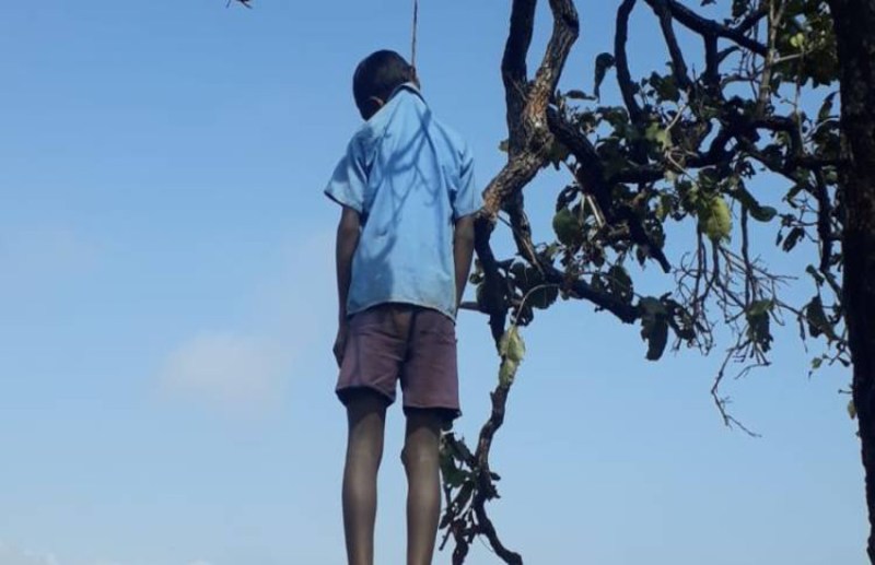 स्कूल जाने से इतना डर गया 10 साल मासूम की लगा ली फांसी, पेड़ में टंगी मिली लाश