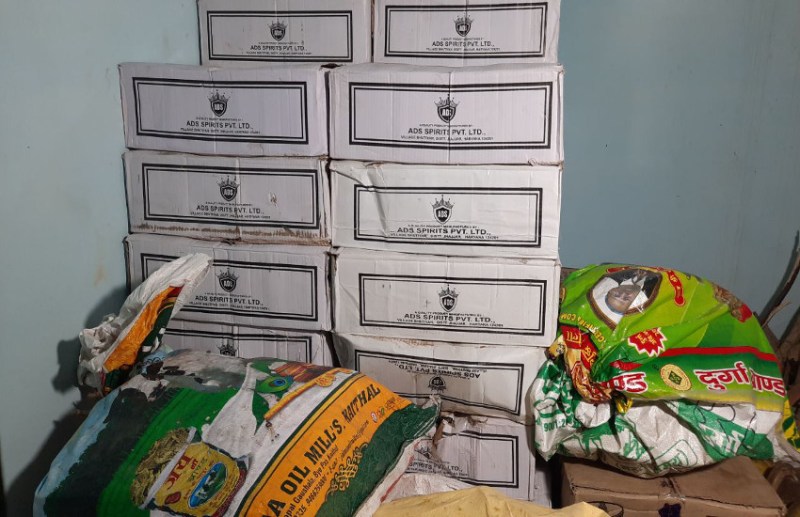 पंचायत चुनाव में बांटने हरियाणा और यूपी से मंगाए 4 लाख के शराब, पुलिस ने पकड़ा