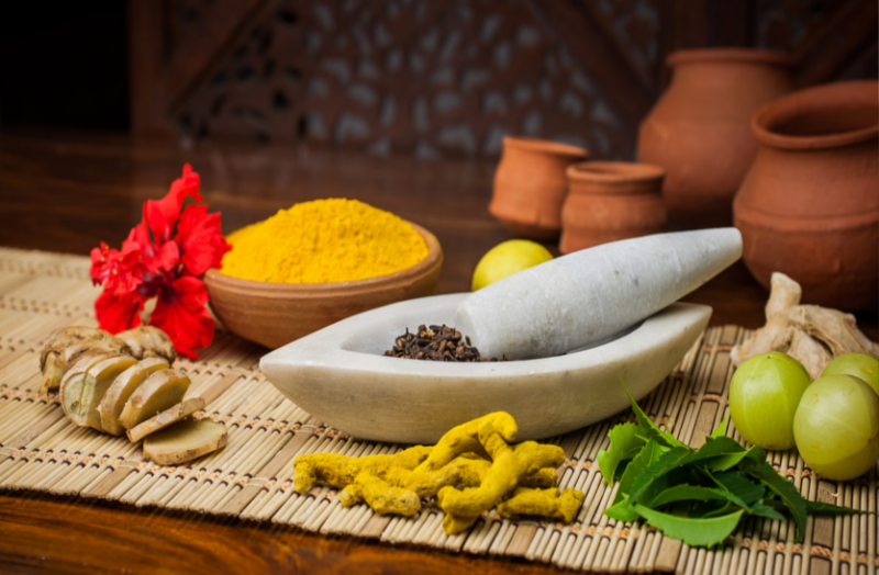 जानिए ये सात कारण कि क्यों इस्तेमाल करनी चाहिए आयुर्वेदिक दवाएं