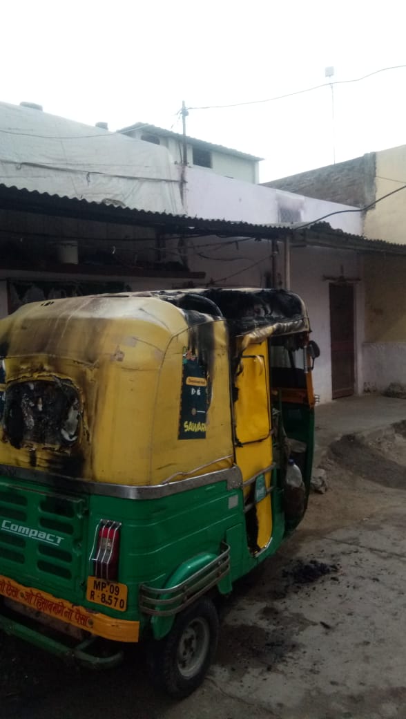 VIDEO: इस तरह लोगो की करते कंबल कुटाई, सीसीटीवी फुटेज देख हर कोई दंग, देखे वीडियो