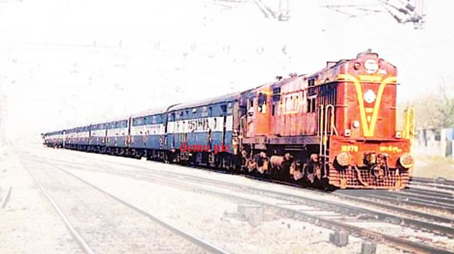 Howrah train reached Bikaner by 13 hours late