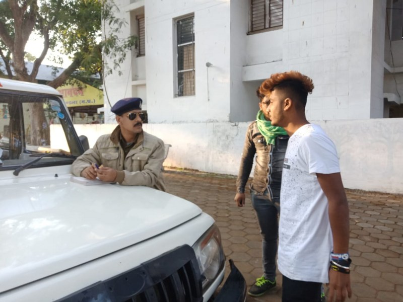 यातायात पुलिस ने की कार्यवाही