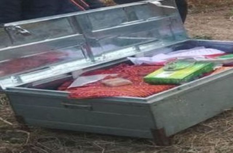 Crime News: परिवार सोते रहे, चोर बक्से ही उठाकर ले गए खेतों में