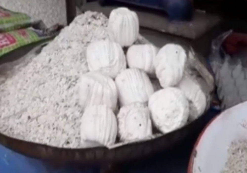 मशहूर है बहराइच का बरसोला, वीडियो में देखें इसमें क्या है खास