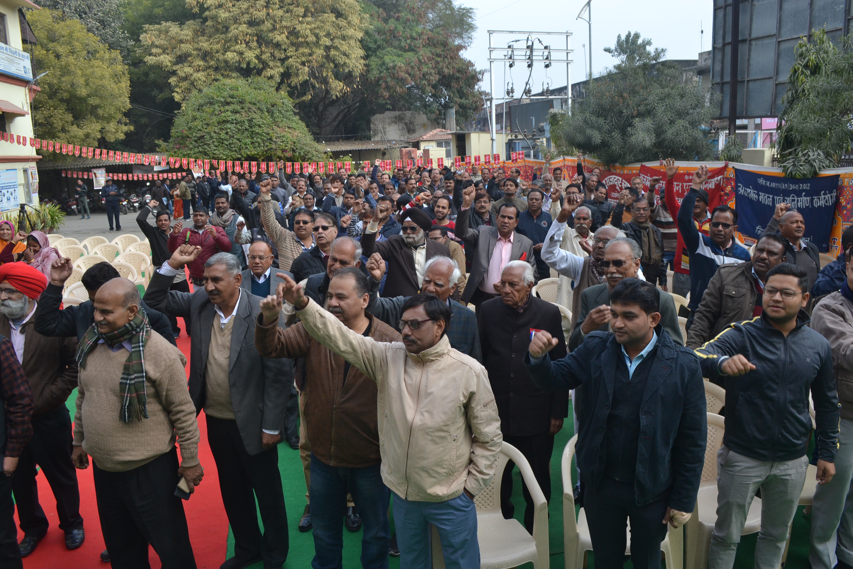 Strike : प्रमुख श्रमिक संगठनों ने की देशव्यापी एकदिवसीय आम हड़ताल
