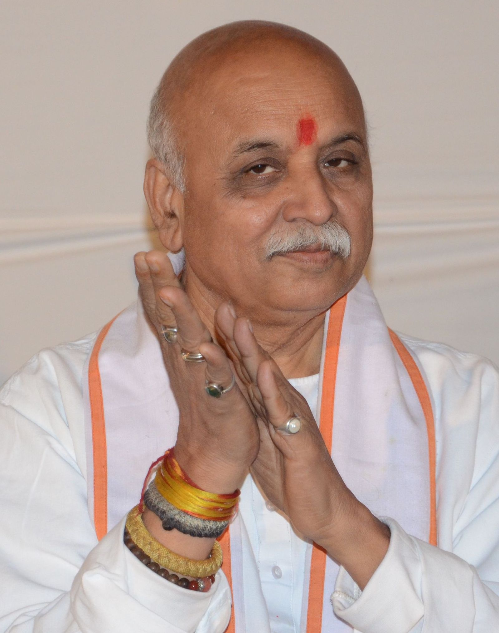 pravin bhai togdiyt-- हिंदू शरणार्थियों को नागरिकता और पाकिस्तान को दो दण्ड