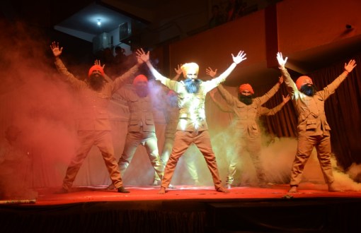 शिव तांडव नृत्य ने विद्यार्थियों में भरा जोश तो बेटी बचाव का संदेश देकर बटोरी तालियां