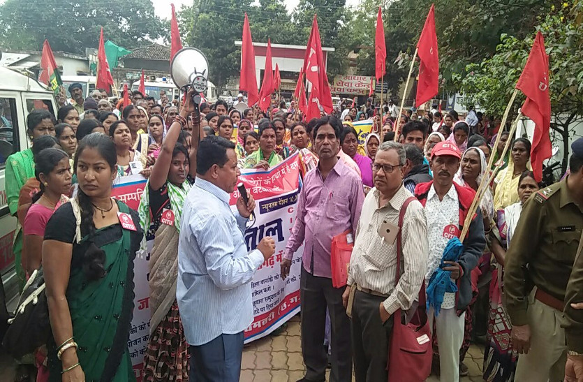 मजदूर संगठनों ने धरना देकर किया प्रदर्शन, पुलिस ने 500 मजदूरों को किया गिरफ्तार