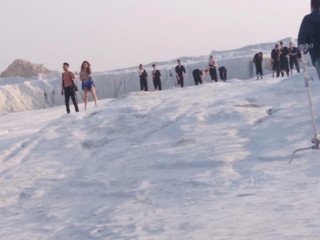 shooting...टाइगर और श्रद्धा ने यहां किया यह काम, देखने वालों की जुटी भीड़