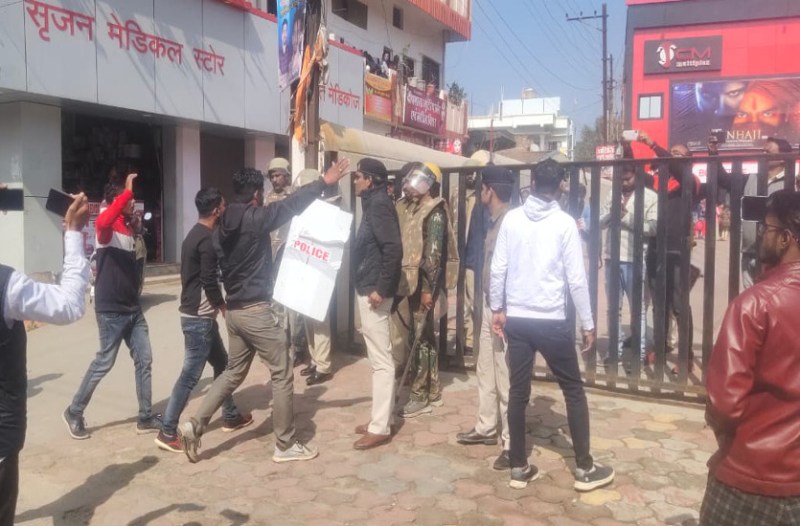 दीपिका पादुकोण की ‘छपाक’ मूवी का अभाविप ने किया विरोध, टॉकिज से हटाए गए पोस्टर, पुलिस रही तैनात