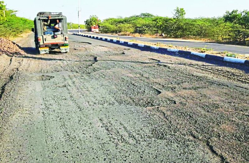 Pits on Fourlane Road inviting accidents