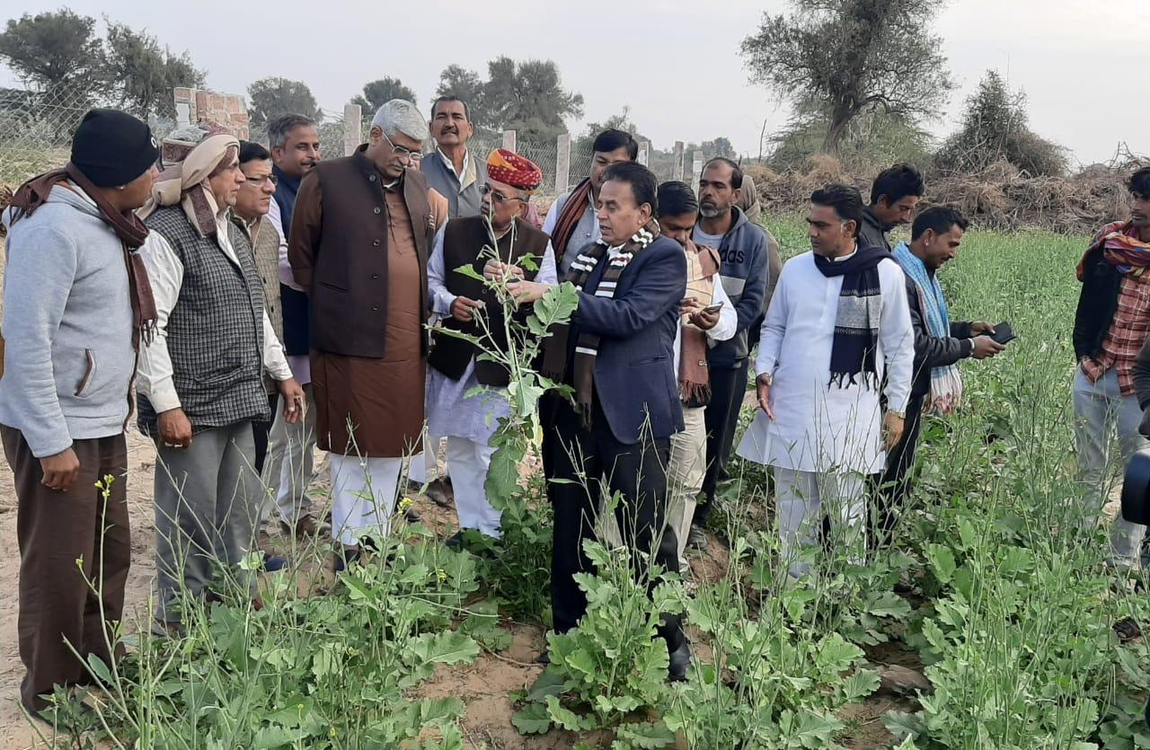 आखिर क्या कारण रहा कि मंत्री गजेन्द्र सिंह शेखावत के सामने लोहे का टिन बजाने लगी यह महिला