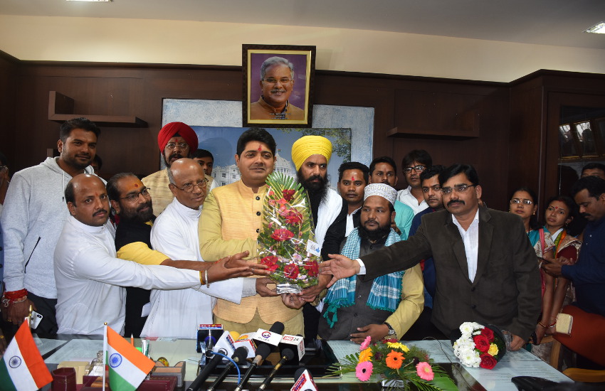रायपुर: नगर निगम में महापौर ने पदभार ग्रहण करने के दौरान दिया सर्वधर्म के भाव का संदेश