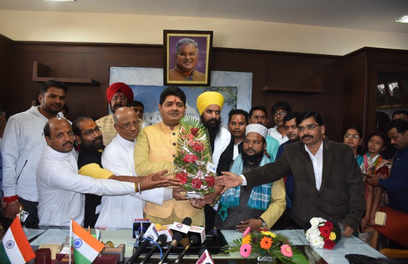 रायपुर: नगर निगम में महापौर ने पदभार ग्रहण करने के दौरान दिया सर्वधर्म के भाव का संदेश