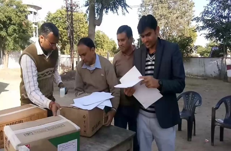 झोलाझाप डॉक्टरों के क्लिनिक पर छापे, नौ गिरफ्तार