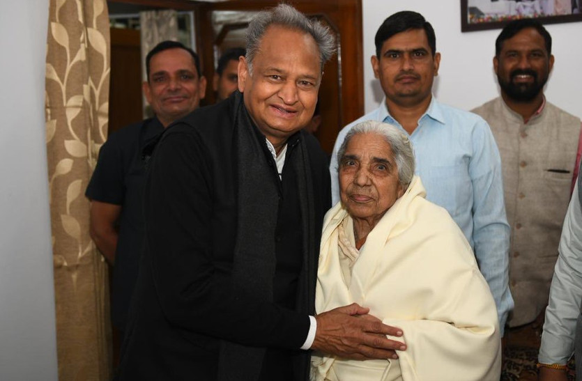 Kamla Beniwal, CM Ashok Gehlot wishes on her Birthday
