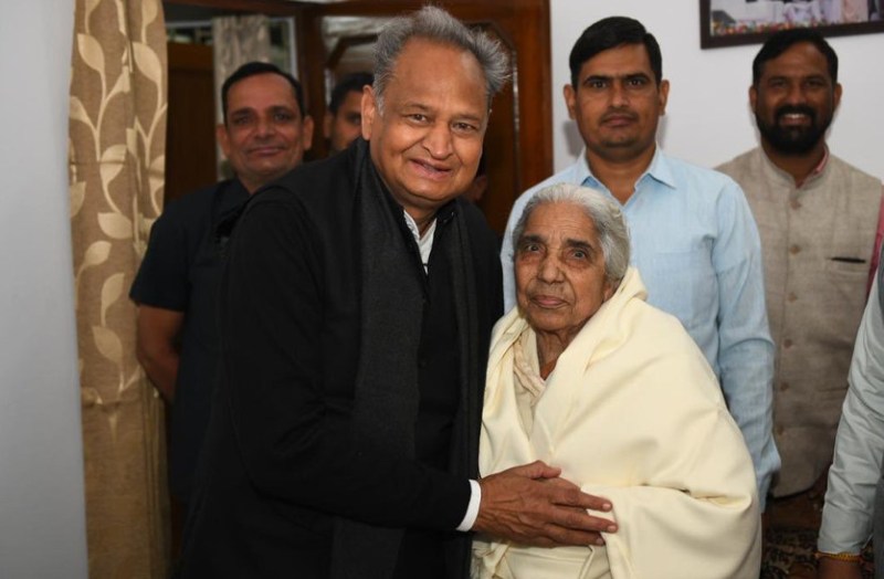 Kamla Beniwal, CM Ashok Gehlot wishes on her Birthday