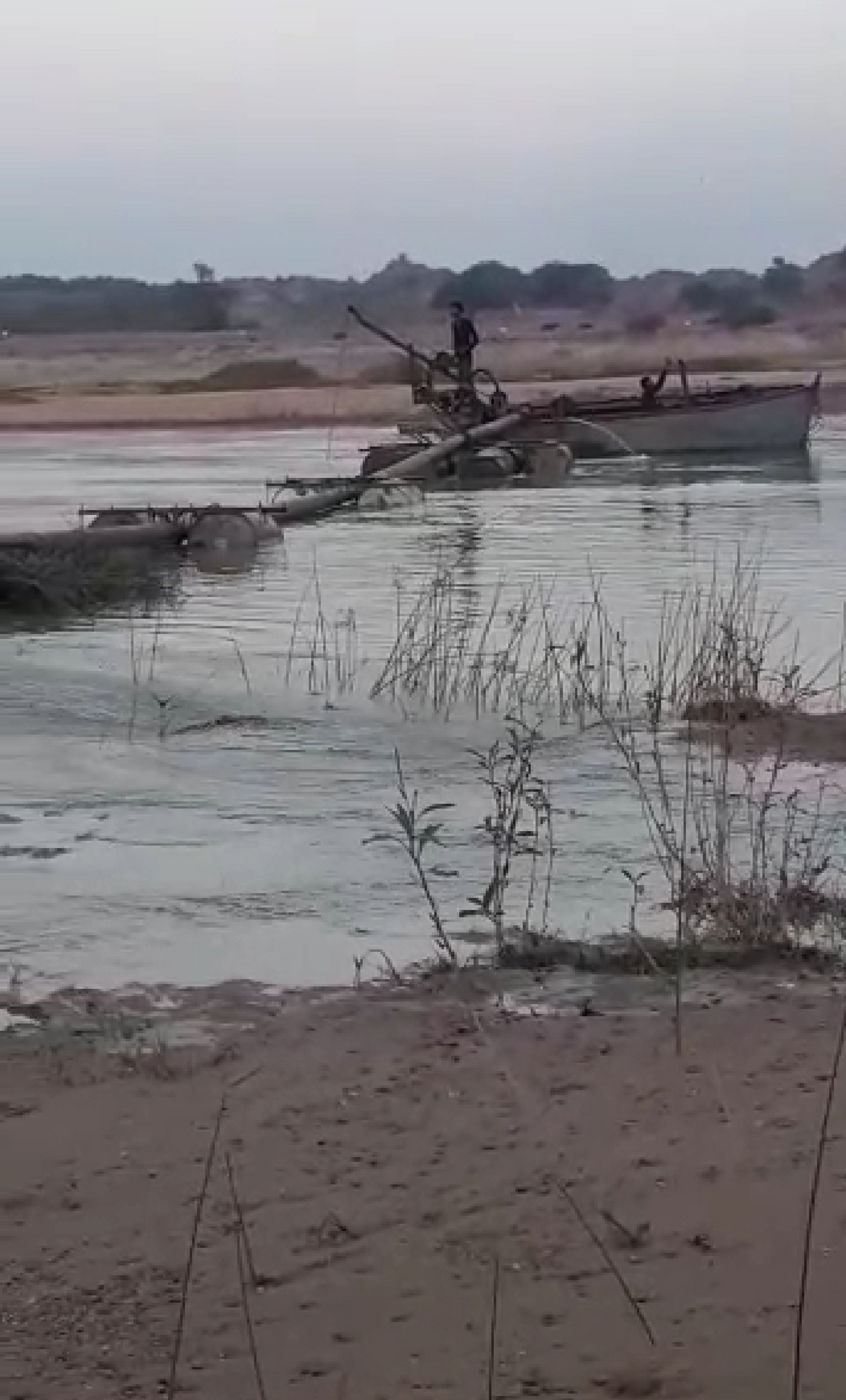 सिंध नदी को खोखला कर रहीं पनडुब्बियां
