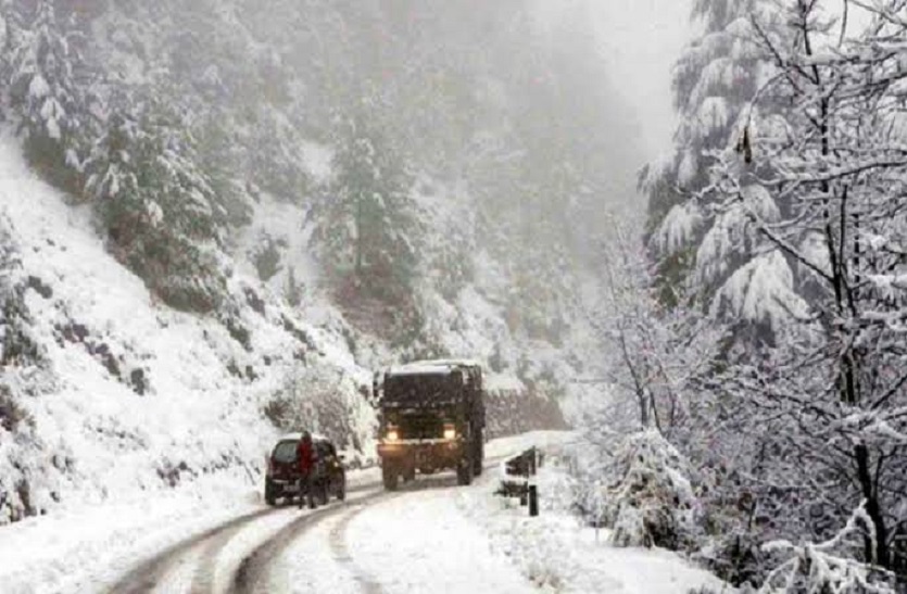 जम्मू-कश्मीर में फिर बर्फबारी, हवाई यातायात प्रभावित