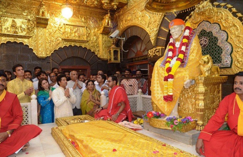 Maharashtra News Update : साईं दरबार पहुंचे पूर्व क्रिकेटर मास्टर ब्लास्टर सचिन तेंदुलकर, क्या मांगे साईं बाबा से?