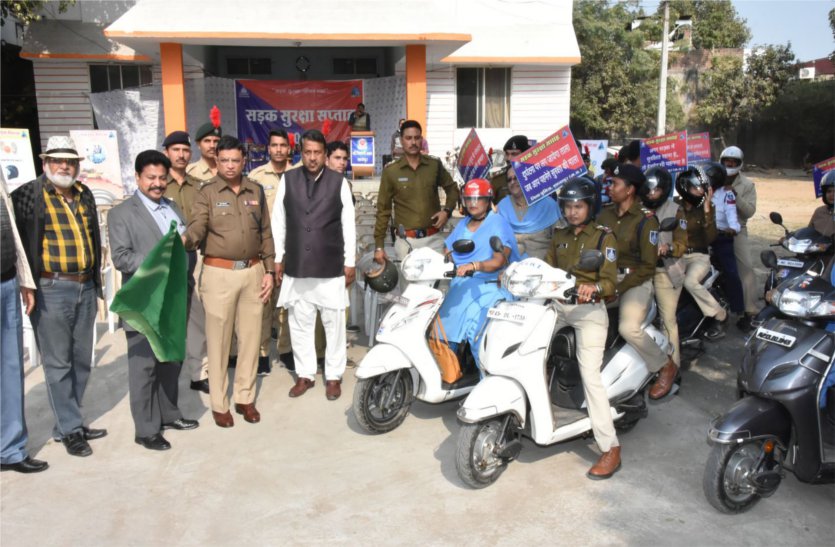 Know why? Traffic police personnel arrived in the city with a helmet