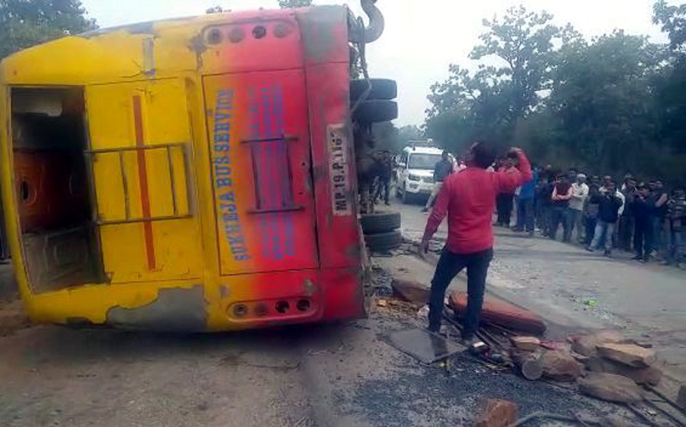 Uncontrolled bus overturns in Panna district, 12 passengers injured