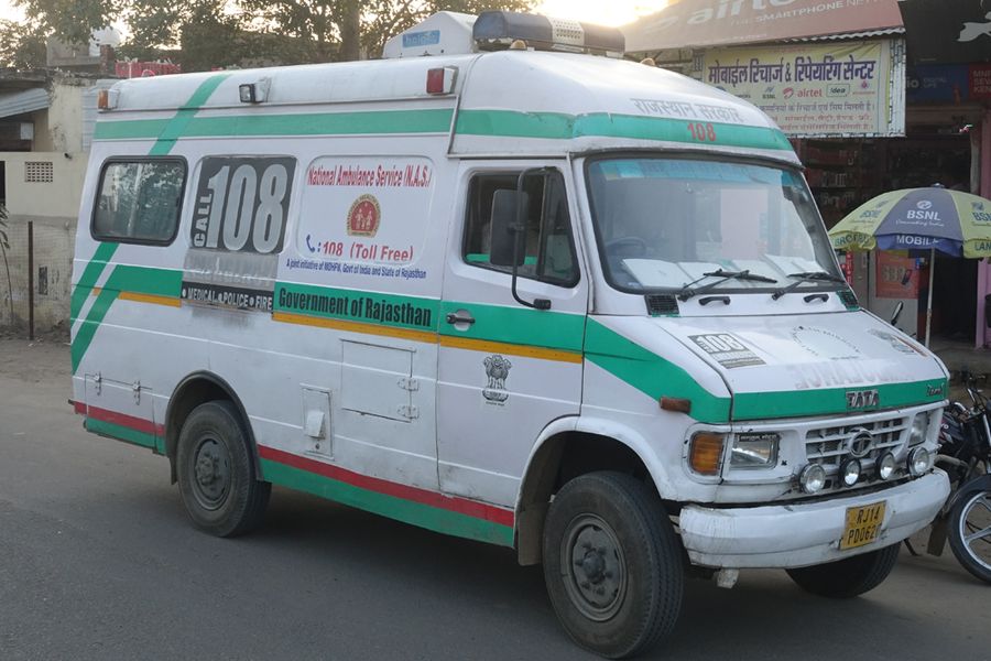बीस लाख की आबादी के लिए मात्र दो दर्जन एम्बुलेंस