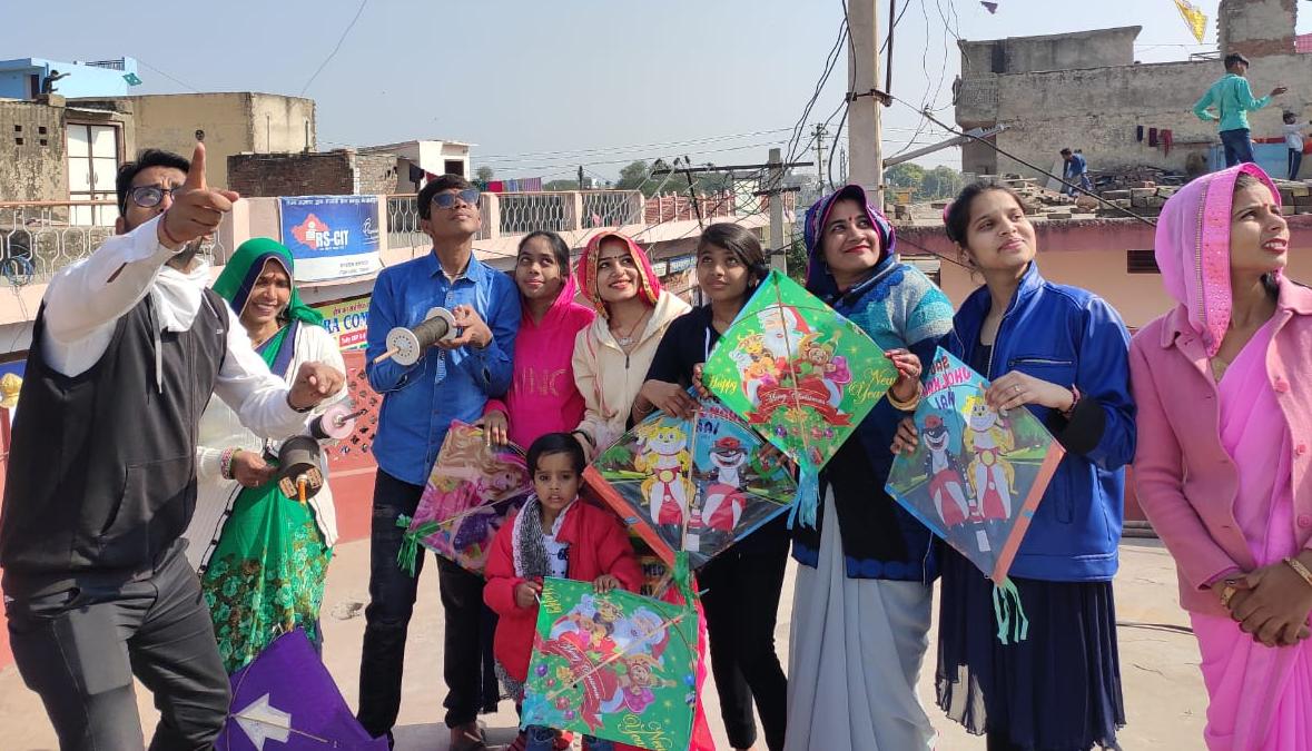 हर छत सतरंगी थी और ये लूटने में हो गए लहूलुहान