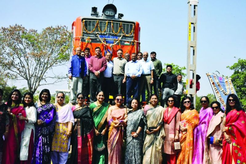 रेल सौधा में कित्तूर रानी चेनम्मा की मूर्ति का अनावरण