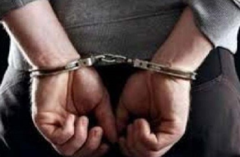 630 शीशी नेपाली शराब के साथ एक युवक गिरफ्तार, पुलिस व एसएसबी द्वारा मिली थी सूचना