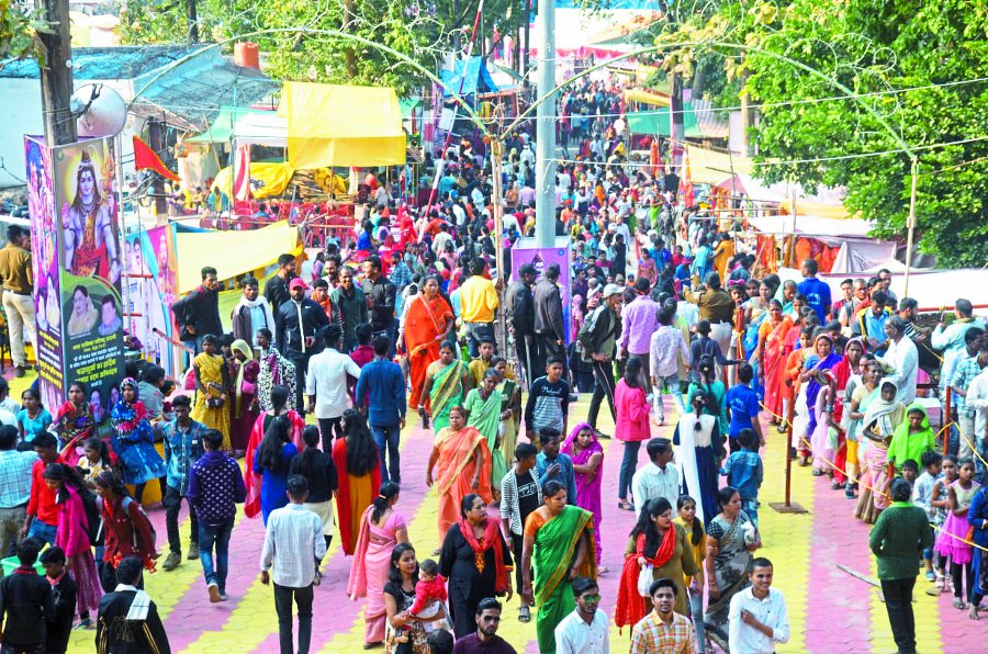 मठारदेव मेला: तीन हजार फीट ऊंची पहाड़ी पर पहुंचकर श्रृद्धालुओं ने टेका बाबा के दरबार में मत्था