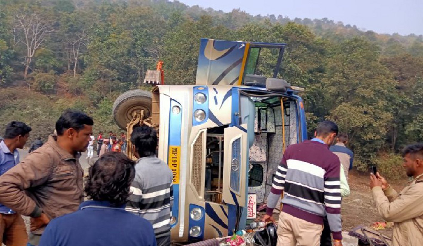 Bus overturns in Charki Valley, more than 15 passengers injured