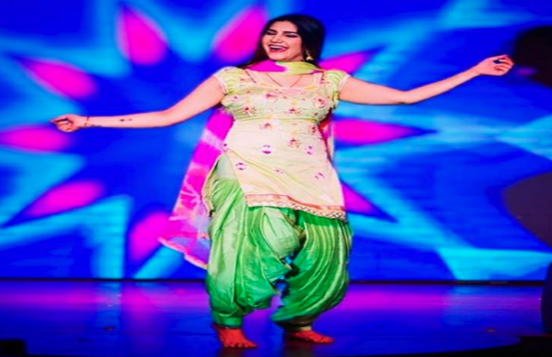 गोवा के कसीनो में डांस करती हुई सपना चौधरी