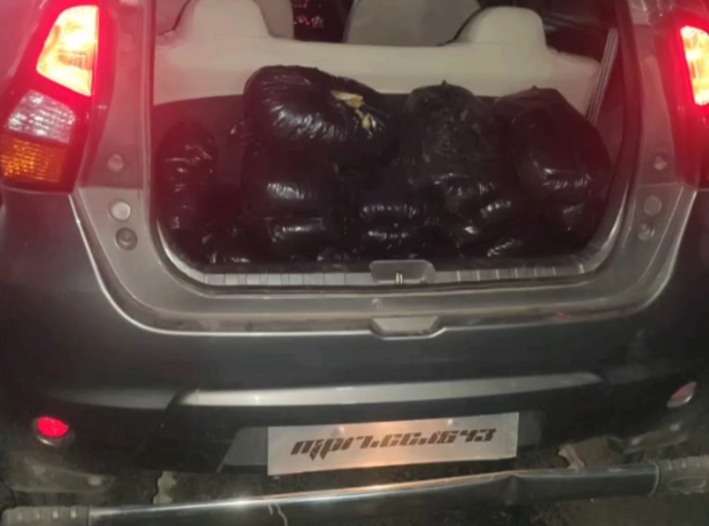 Police caught a consignment of hemp loaded in two four wheeler vehicle