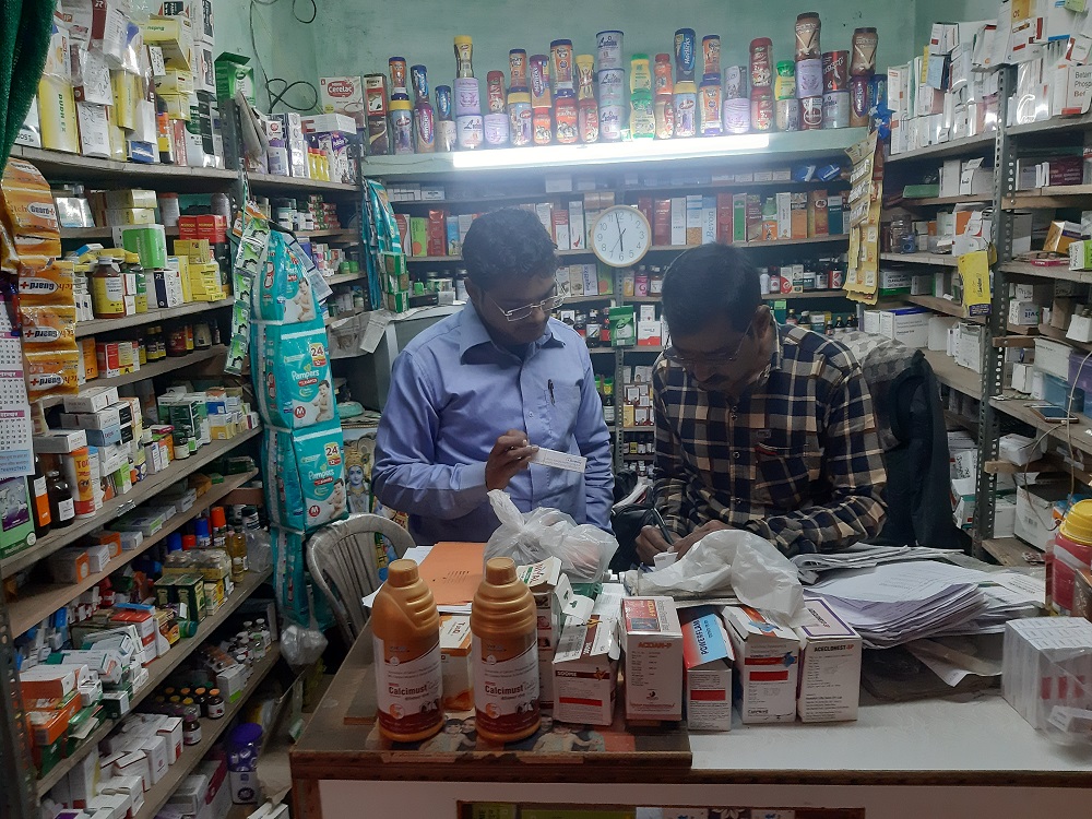 औषधियों के अवैध व्यापार पर की जा रही कार्रवाई