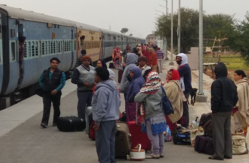 रंनिग थ्रू गुजर रही ट्रेनों का पांच माह बाद भी बाइपास पर ठहराव नहीं