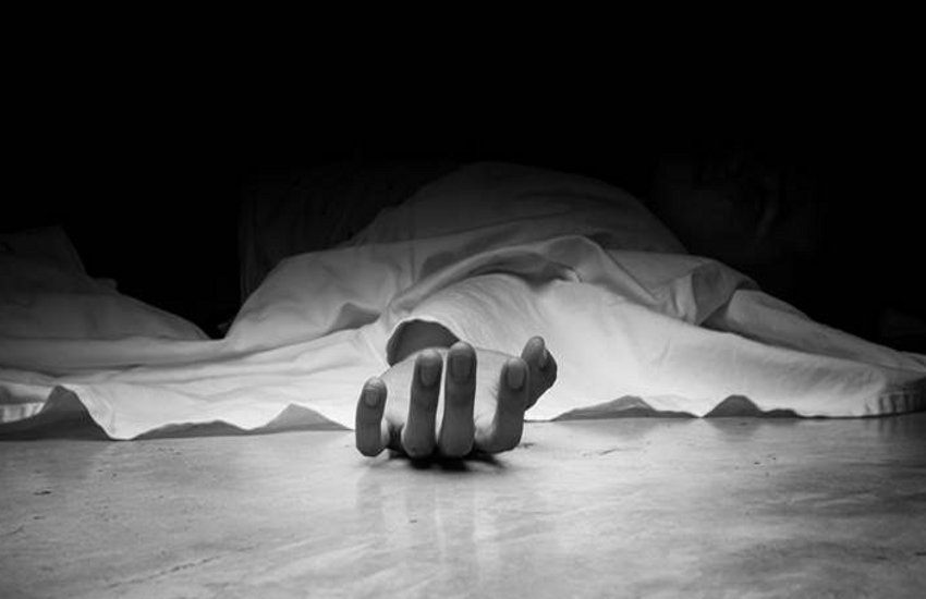 रायगढ़: अवैध संबंध के शक में पत्नी को मौत के घाट उतार पड़ोसी के घर में जा छुपा कोटवार