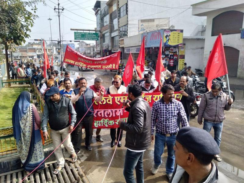 railway employees protest in ratlam