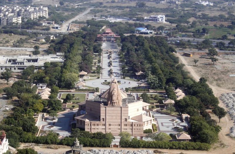 पच्चीस साल से यहां नहीं थमा छैनी-हथोड़ा