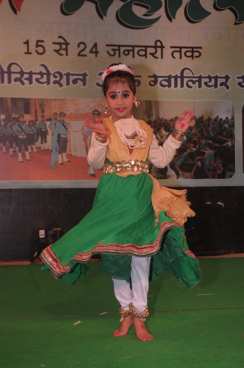 क्लासिकल और वेस्टर्न सॉन्ग्स पर डांस परफॉर्म कर बच्चों ने बांधा समां