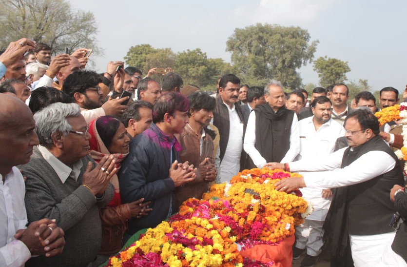 Funeral Of Congress Leader Ratan Lal Tambi, CM Gehlot Joined