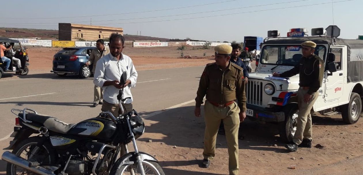 cut challan of 15 vehiclesunder road safety week in pokhran