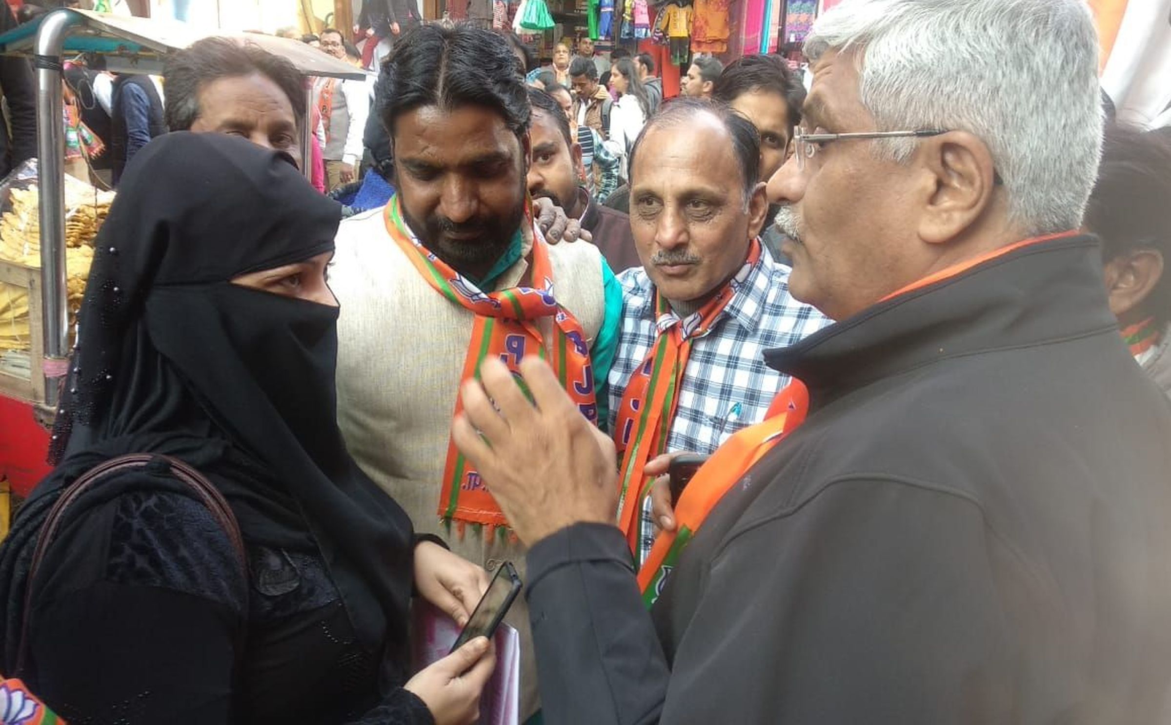 सीएए के समर्थन में व्यापारियों से किया जनसम्पर्क