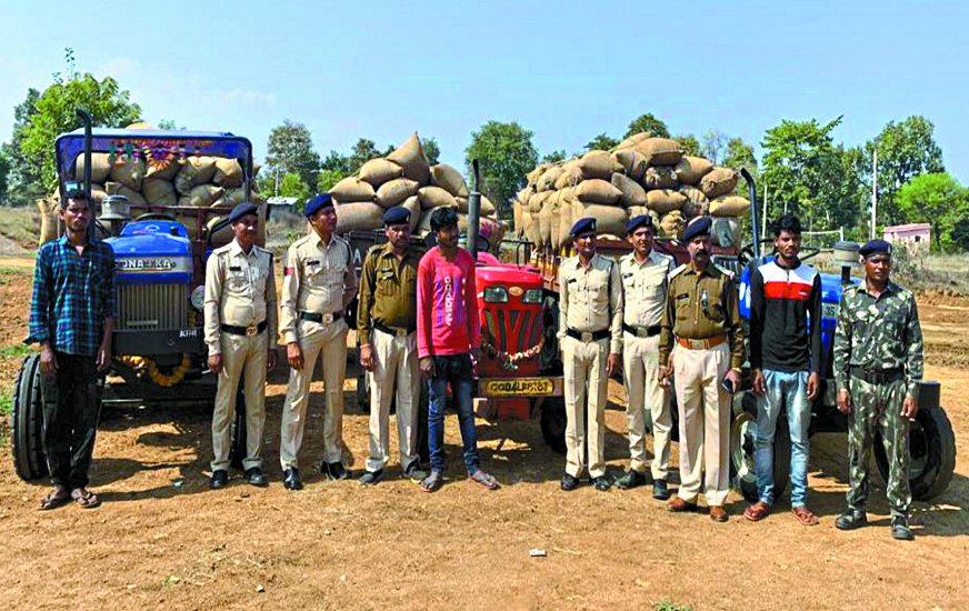 ओडिशा से आ रहे तीन ट्रैक्टर धान जब्त, पुलिस ने पकड़ा 270 बोरी धान